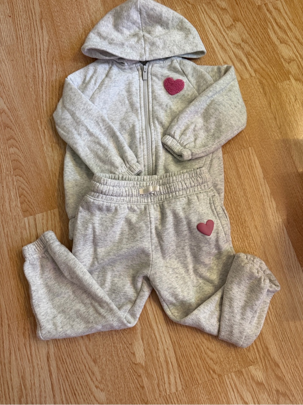 Old Navy Toddler Girls 2pc Sweat Set Full Zip Hoodie & Joggers Light Grey Heart